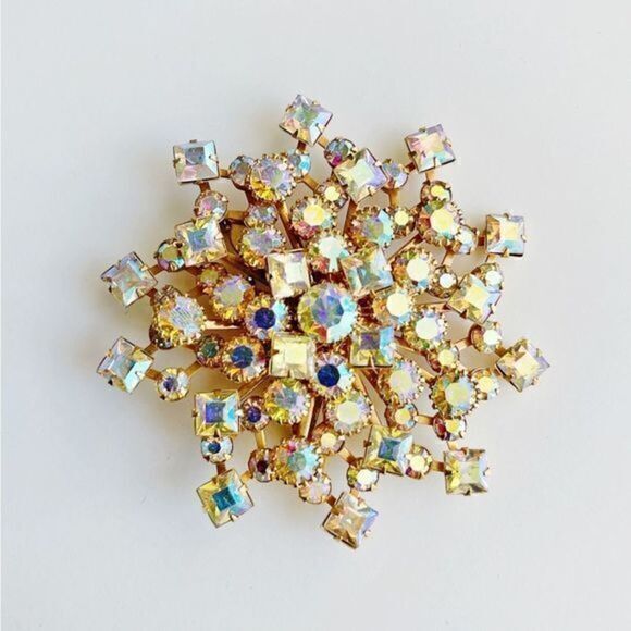 Juliana Jewelry - Vintage Juliana Rhinestone Snowflake Brooch